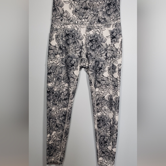 Women athletic leggings with pockets - Picture 2 of 3